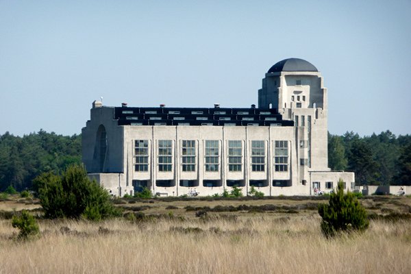 Het voormalige zendstation bij Radio Kootwijk