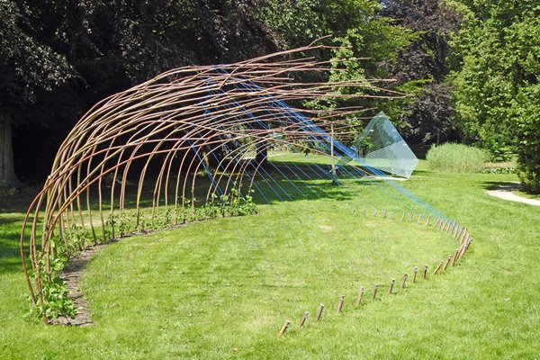 Artistieke ondersteuning voor bonenplanten in Beetsterzwaag