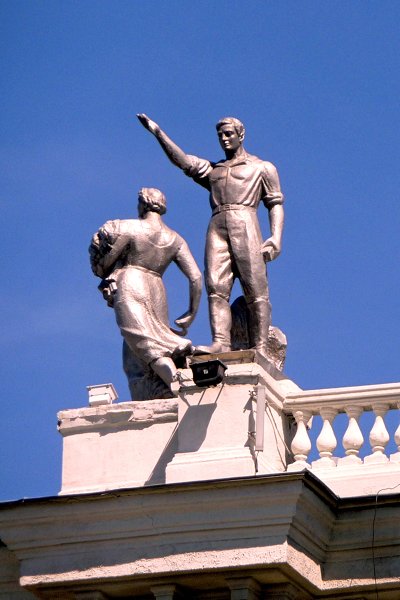 Socialistische taferelen op de stadsdoema van Jekatarinaburg, 2010