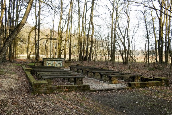 Grenskerk in de buurt van Maarheze, maart 2016
