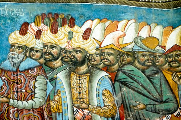 Fraai geschilderde hoofden in Voronet, Roemenië 2012
