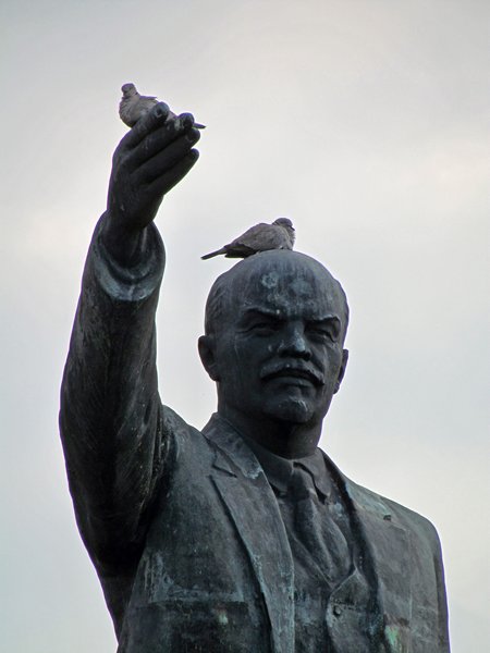 Lenin heeft duiven op bezoek, Uman Oekraïne 2012