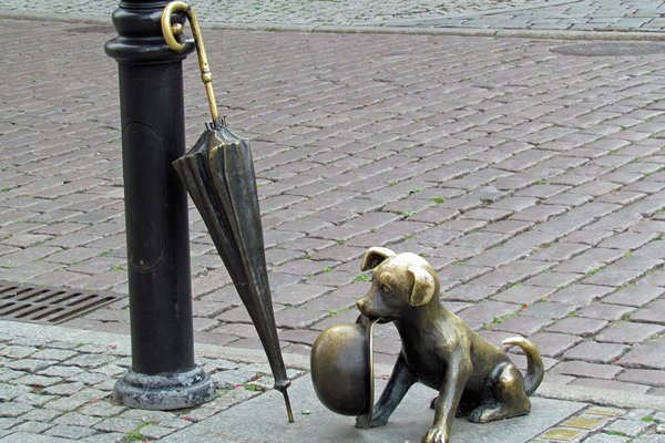 Grappig beeldje in Torún, Polen 2012