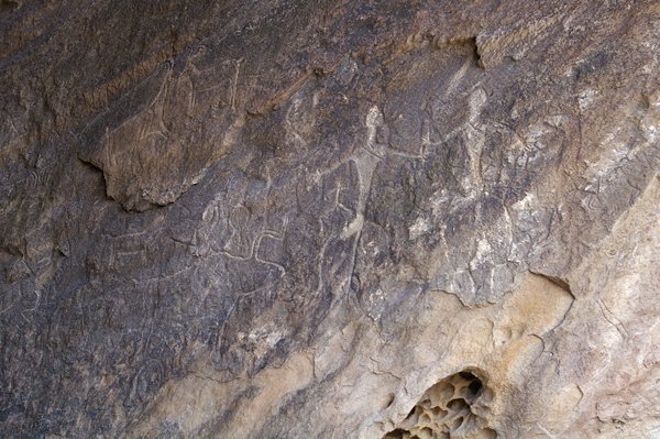 Dansende figuurtjes in Qobustan, Azerbeidzjan 2013