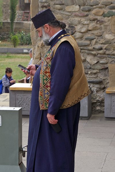 Bij de Svetitskhoveli kathedraal in Mtskheta, Georgië 2013