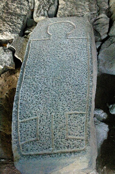 Gestileerde grafsteen, Sanahin Armeniƫ 2014