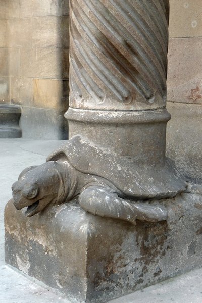 Schildpad draagt de Sagrada Familia, Barcelona 2009