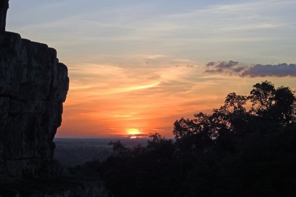 Zonsondergang bij Phnom Bakheng, Cambodja 2015