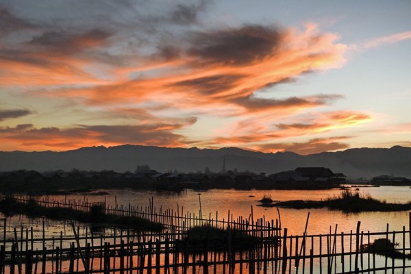 Zonsondergang bij Inle meer, Myanmar 2016