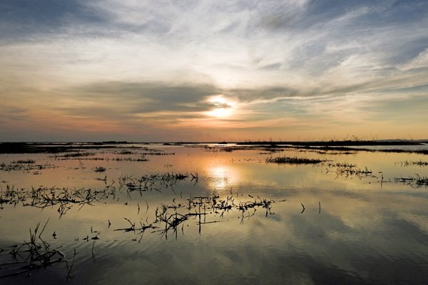 Zonsondergang op de Moeyungyi Wetlands, Myanmar 2016