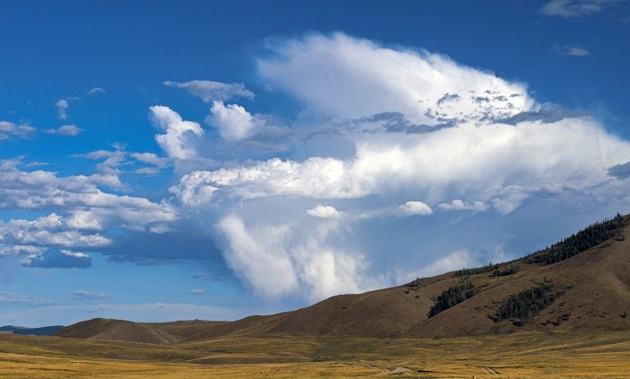 Mooie wolkenlucht in de omgeving van Moron, Mongolië 2007
