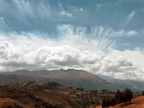 Spectaculaire lucht in de omgeving van Cuzco, Peru 2006