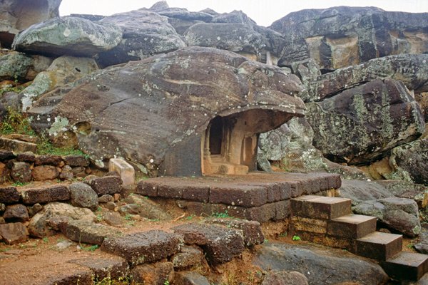 De grotten van Udayagiri en Khandigiri bij Bhubaneswar