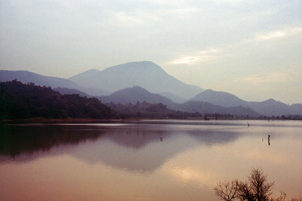 Een groot meer in Orissa, India 1997