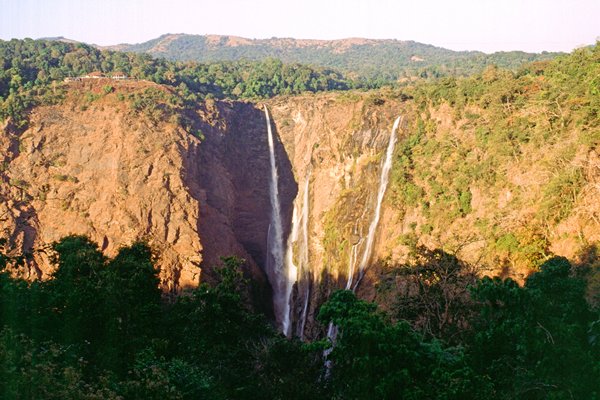 De Jog Falls in India, 1998