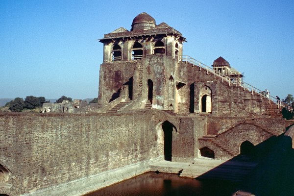 De Jahaz Mahal (Ship Palace) in Mandu